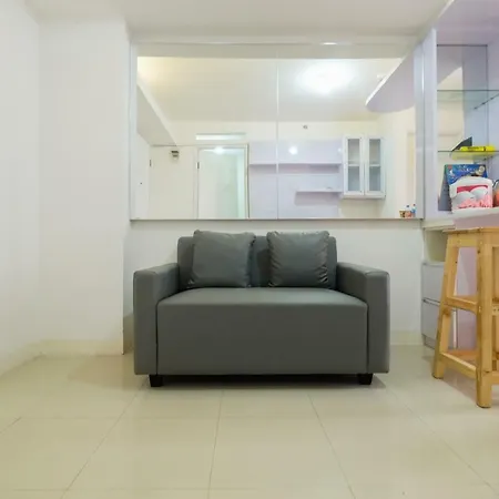 Simply Living 2Br At Bassura City Apartment By Travelio